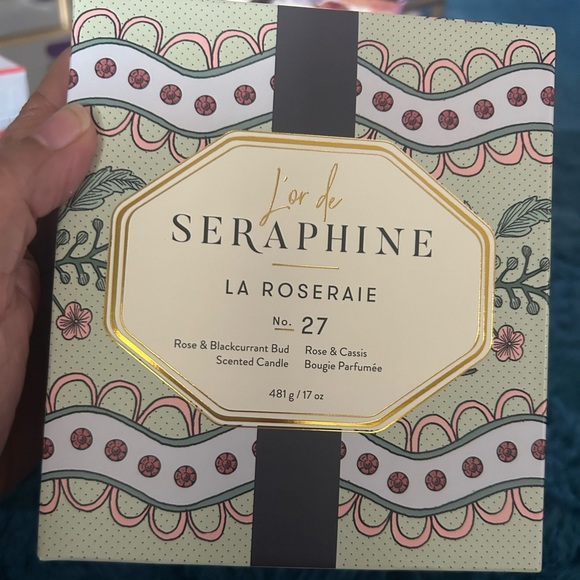 L'or de Seraphine La Roseraie No. 27 Scented Essential Oil Candle 17 oz - Picture 2 of 3